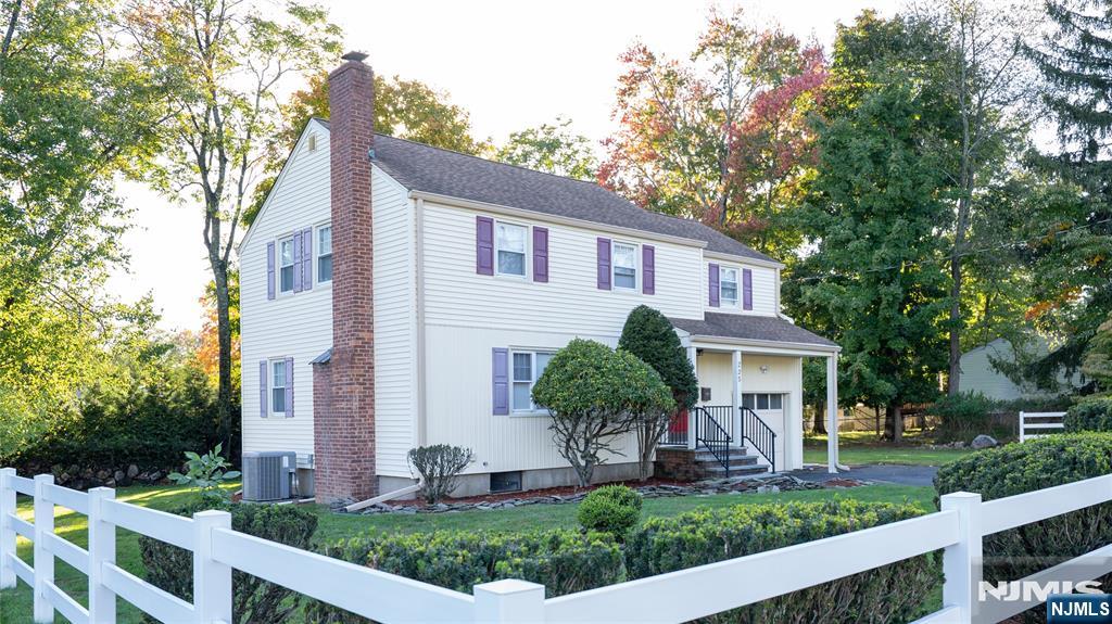 225 Hillside Avenue Property Photo 2