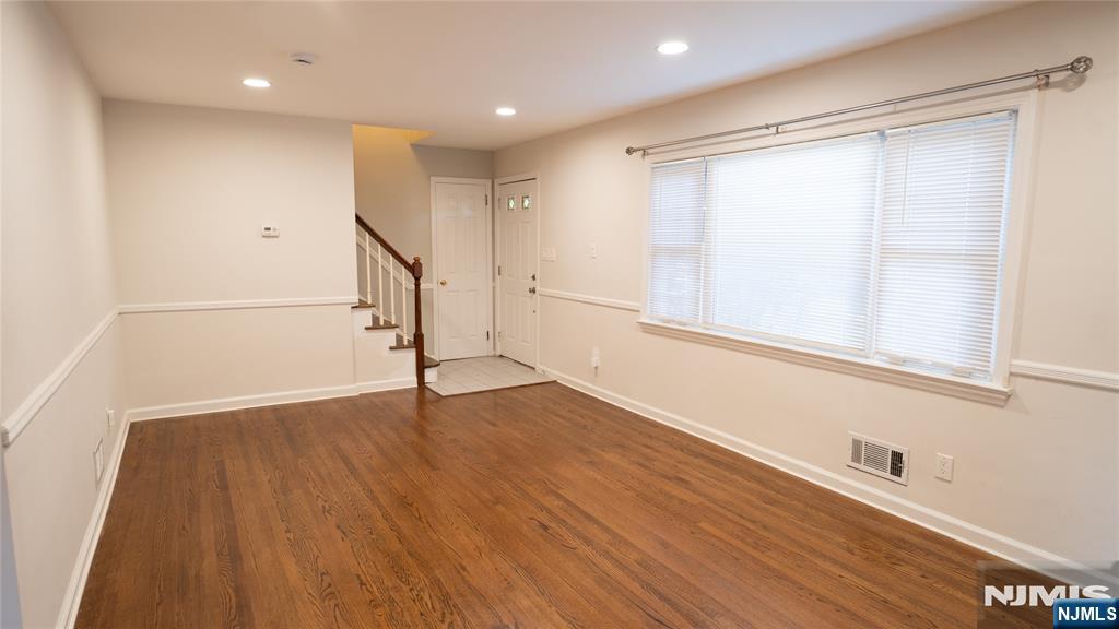 225 Hillside Avenue Property Photo 4