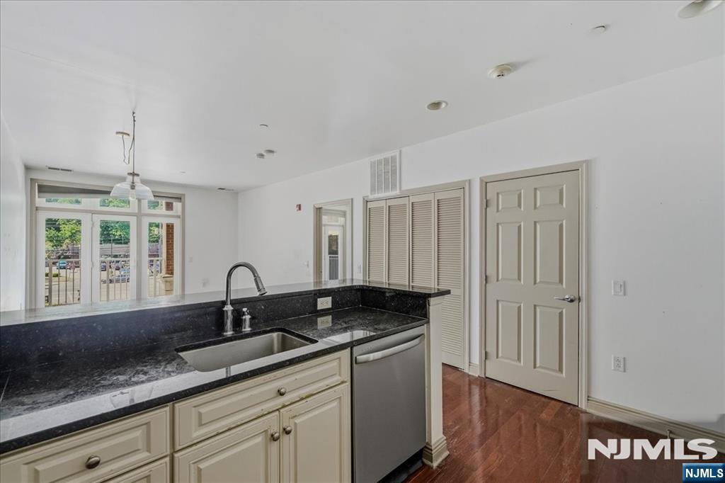 7400 River Road 217 Property Photo 5