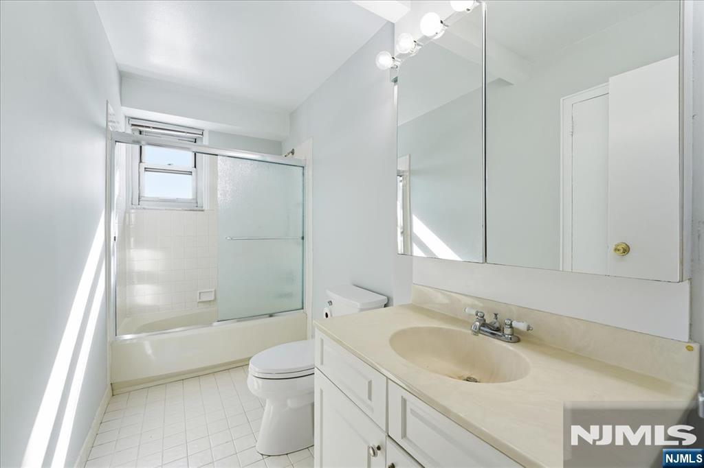 6600 Boulevard East 15d Property Photo 13
