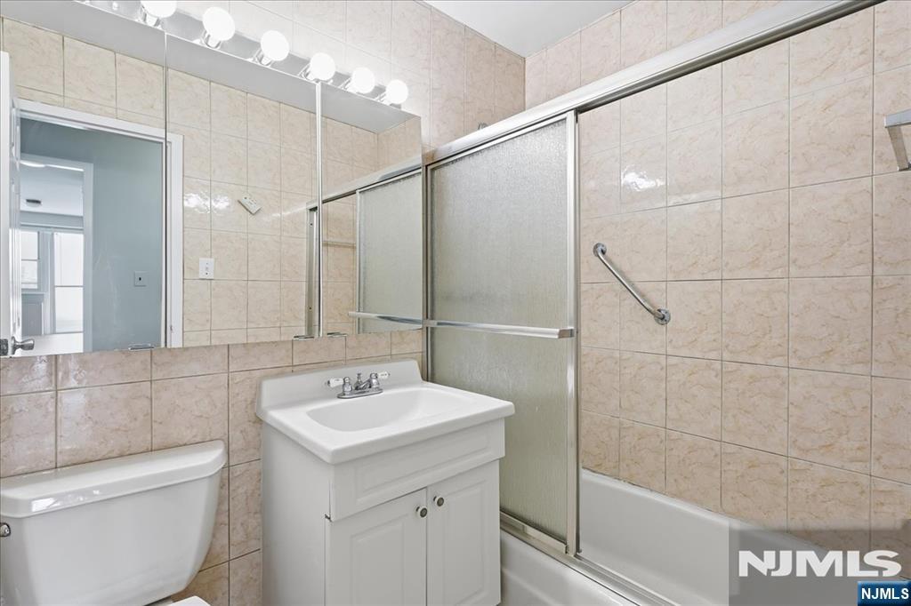 6600 Boulevard East 15d Property Photo 14