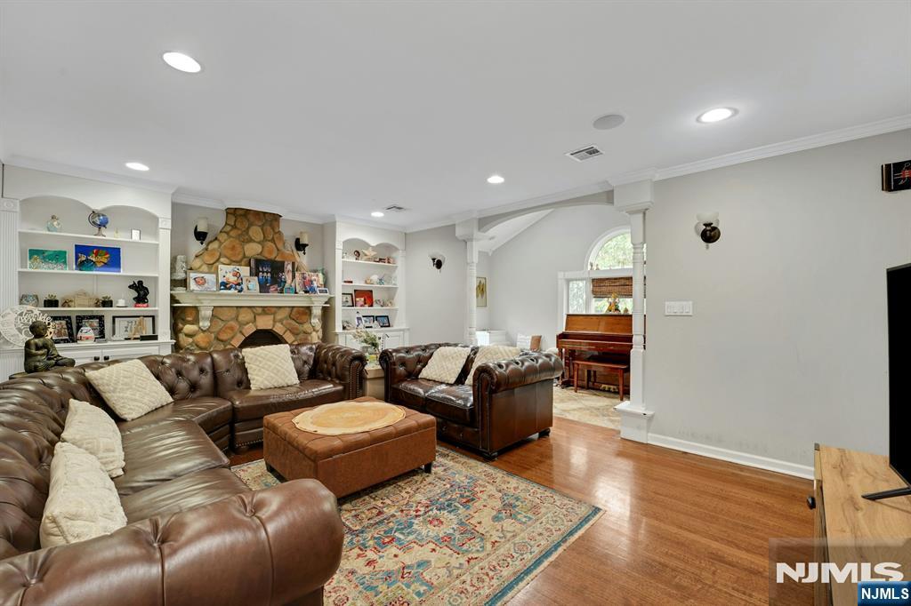 2319 Colonial Drive Property Photo 5
