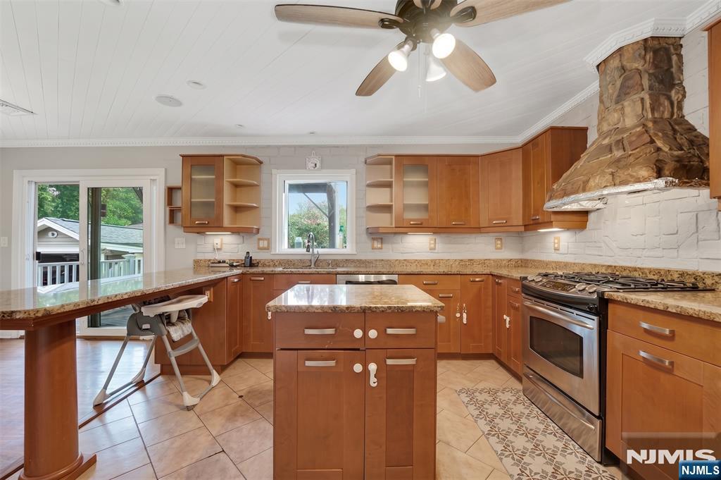 2319 Colonial Drive Property Photo 6