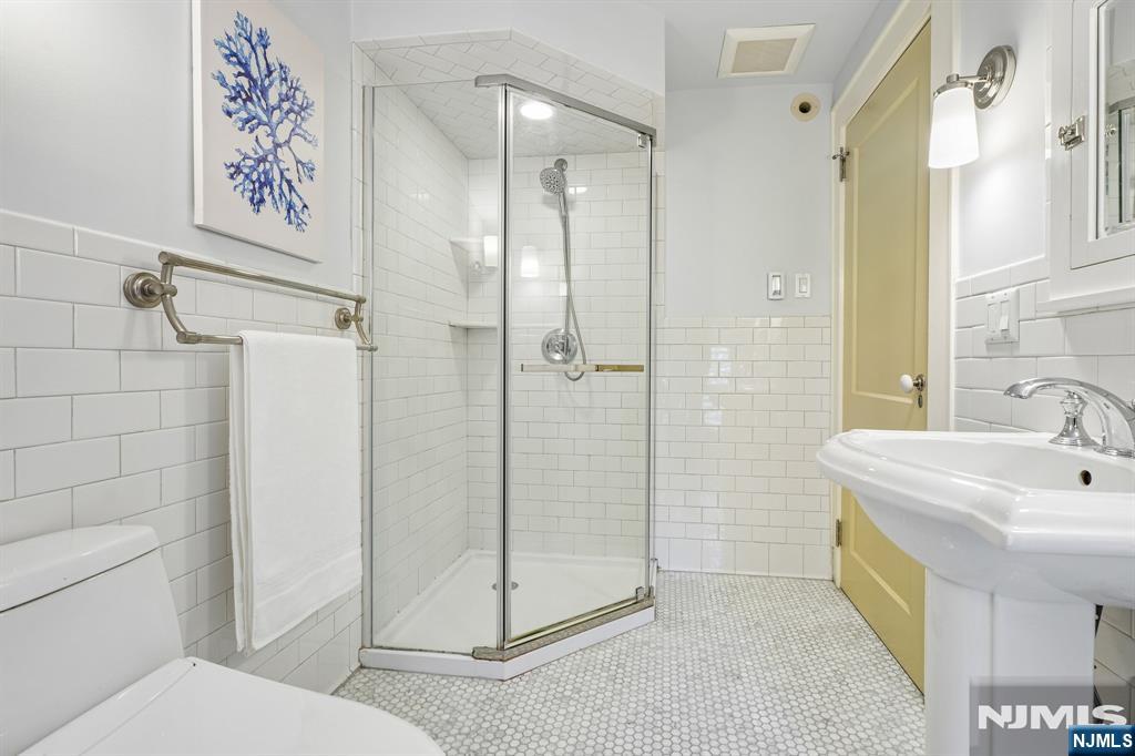 420 Upper Mountain Avenue Property Photo 33