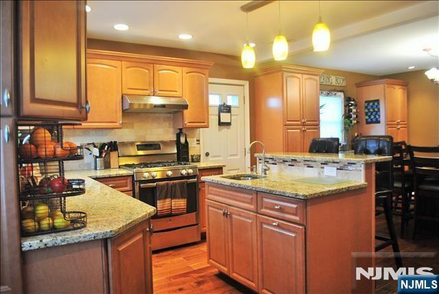 138 Skillman Terrace Property Photo 4