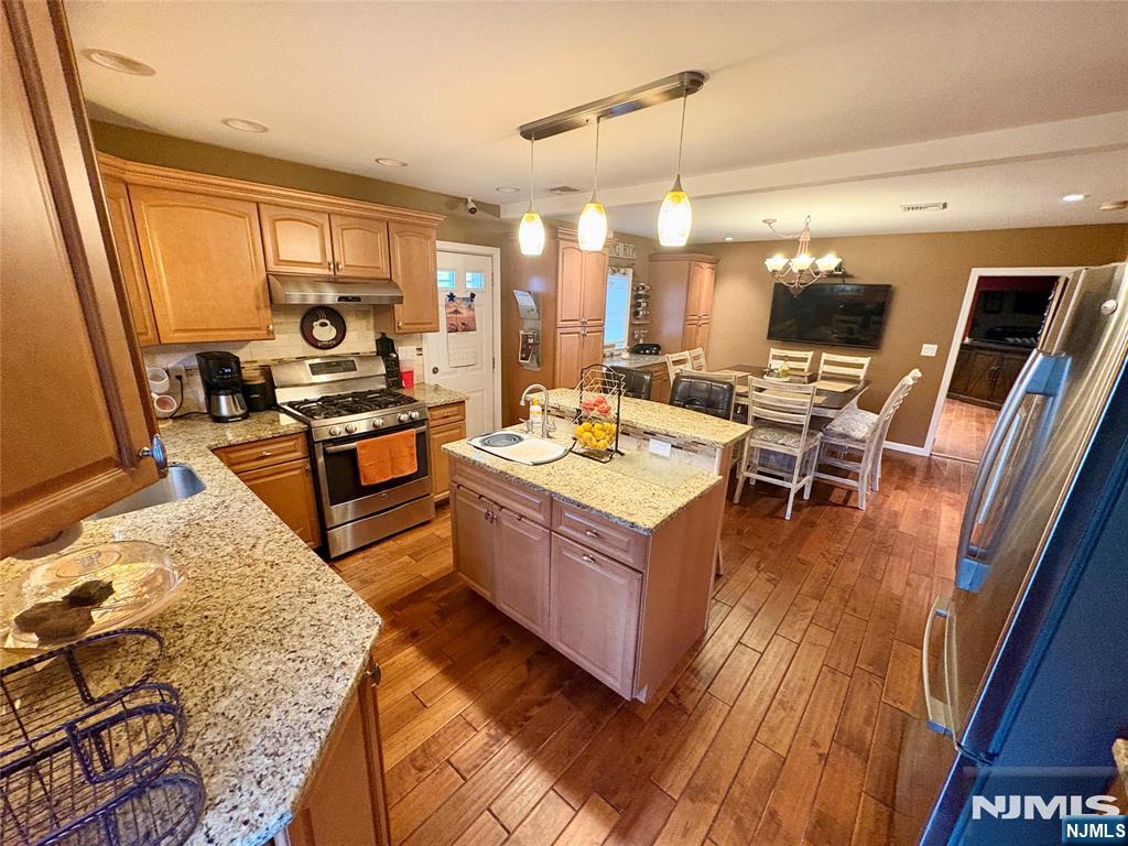 138 Skillman Terrace Property Photo 6