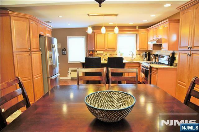 138 Skillman Terrace Property Photo 7