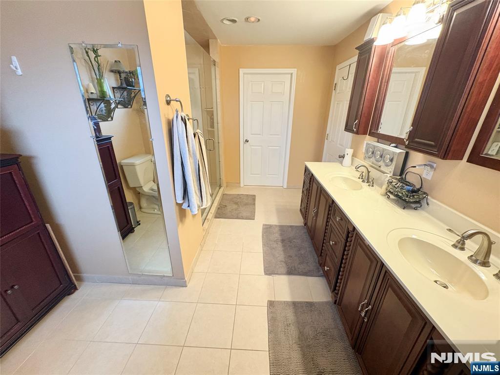 138 Skillman Terrace Property Photo 28