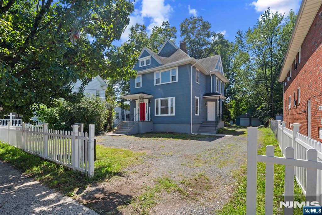 520 Grand Avenue Property Photo 1