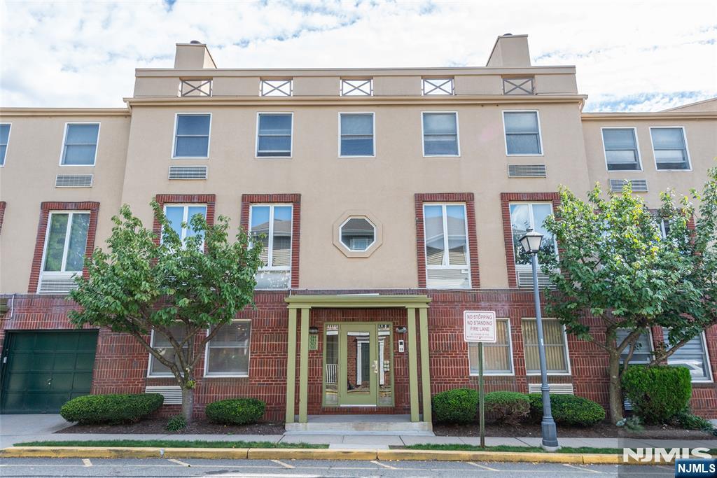 50 Pine Street Property Photo 1