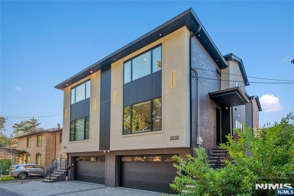 253 5th Street B Property Photo 1