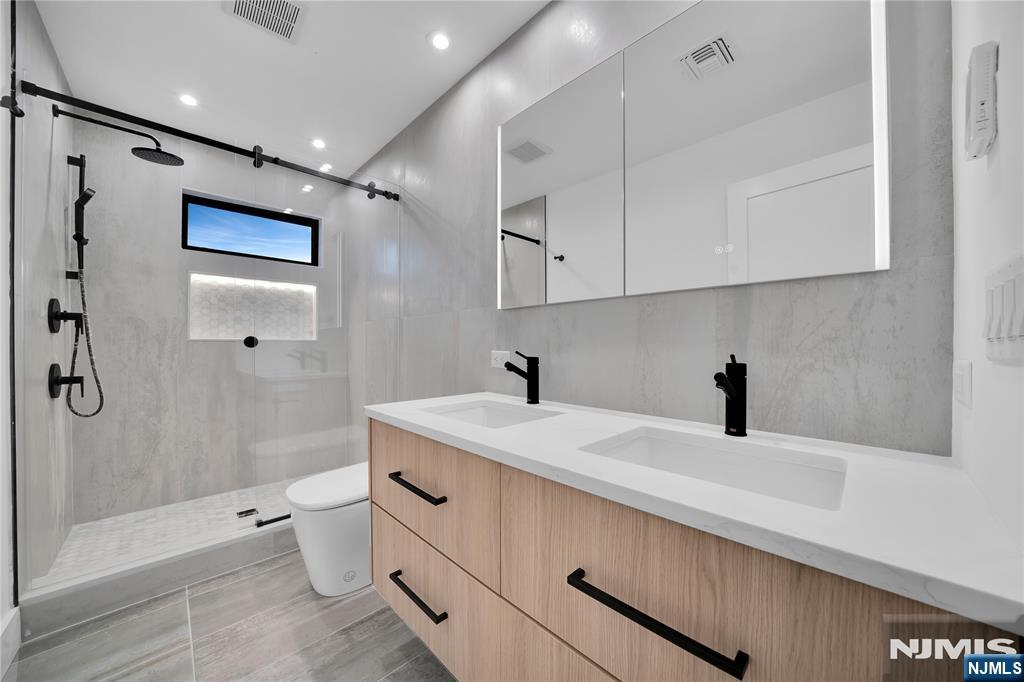 253 5th Street B Property Photo 37
