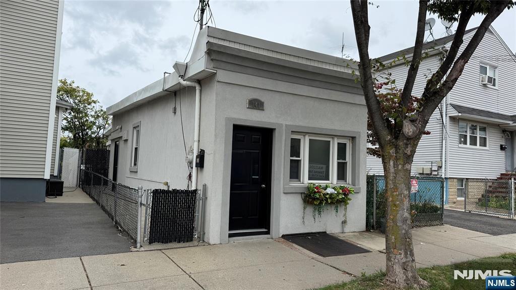 141 Monroe Street Property Photo 1