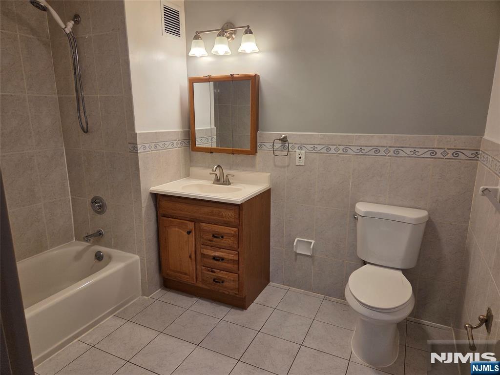 2401 Bergenline Avenue 6c Property Photo 10