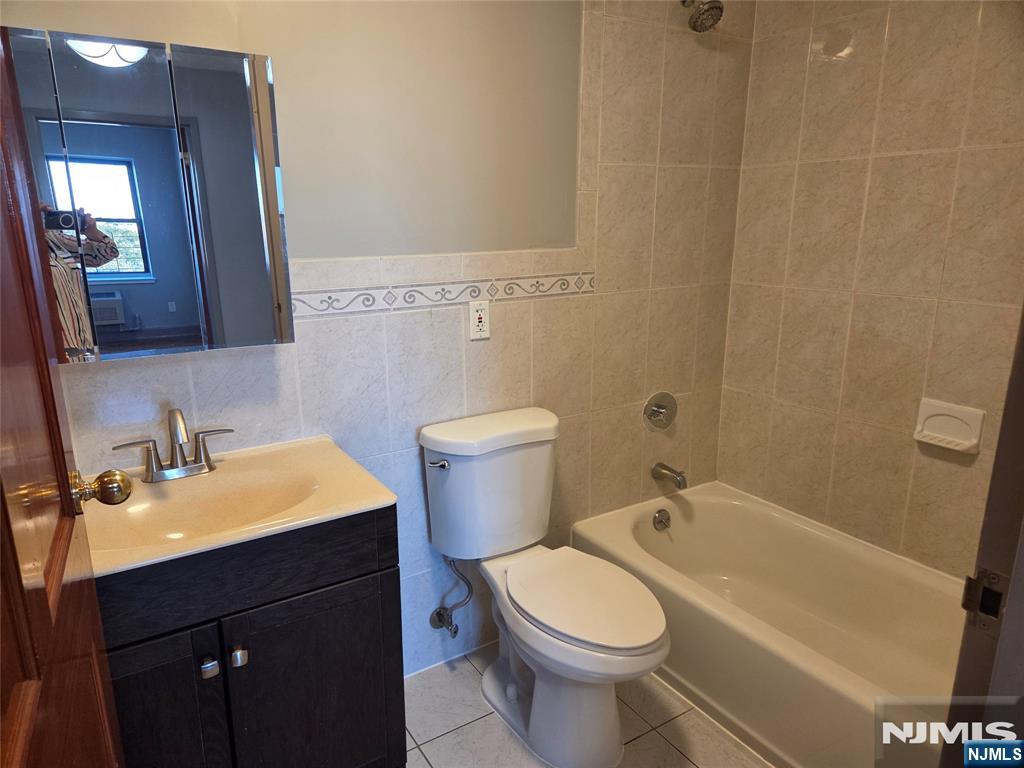 2401 Bergenline Avenue 6c Property Photo 13