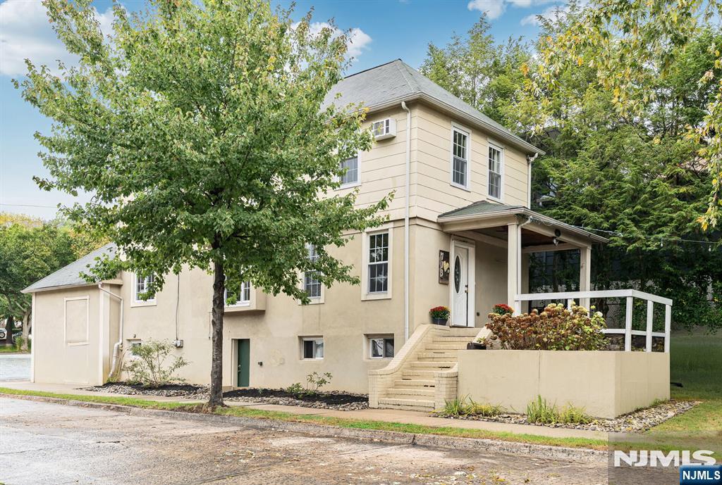 713 Lincoln Avenue Property Photo 1