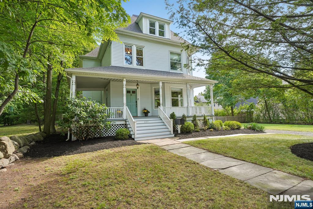 439 Grove Street Property Photo 1