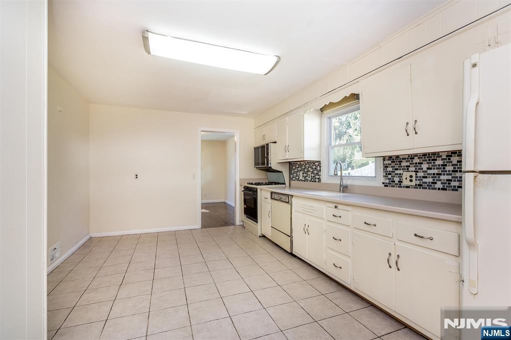 246 Grove Street Property Photo 18