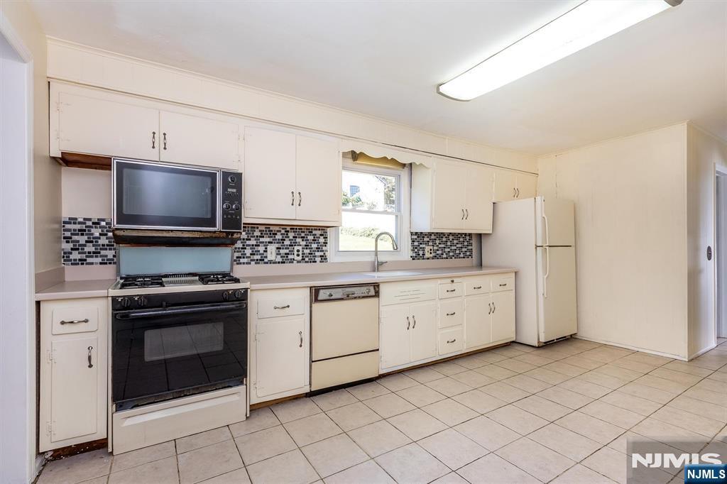 246 Grove Street Property Photo 19