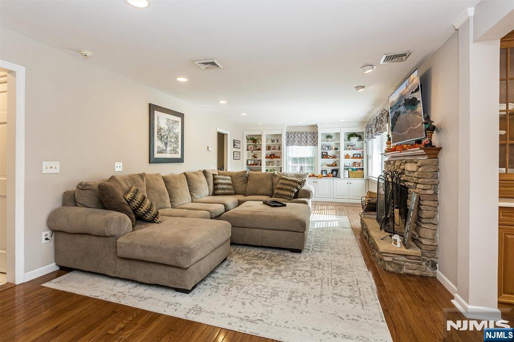22 Sloping Hill Terrace Property Photo 8