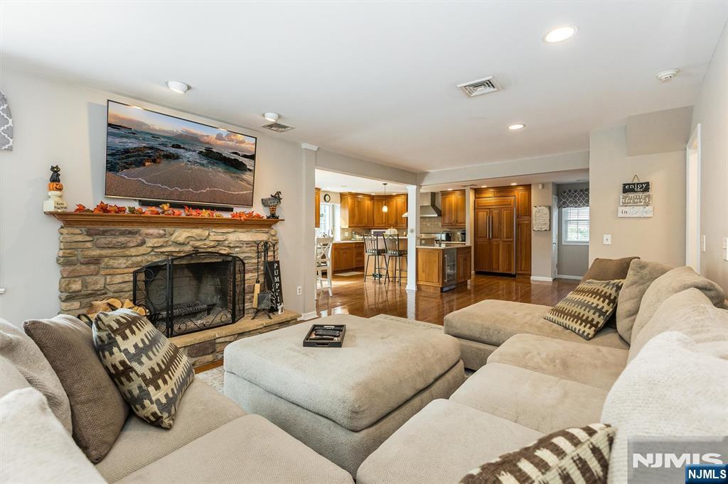 22 Sloping Hill Terrace Property Photo 9