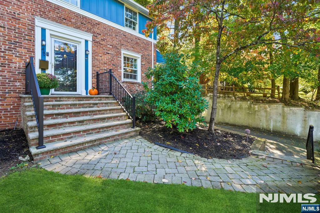 45 Wayland Drive Property Photo 3