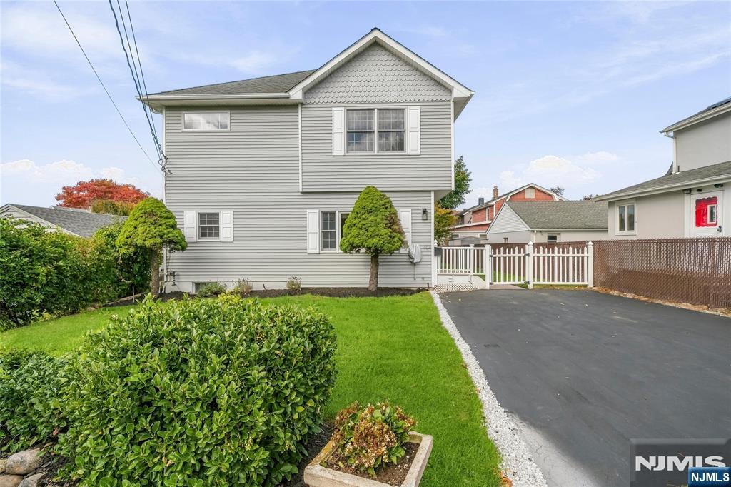 102 Sherwood Avenue Property Photo 3