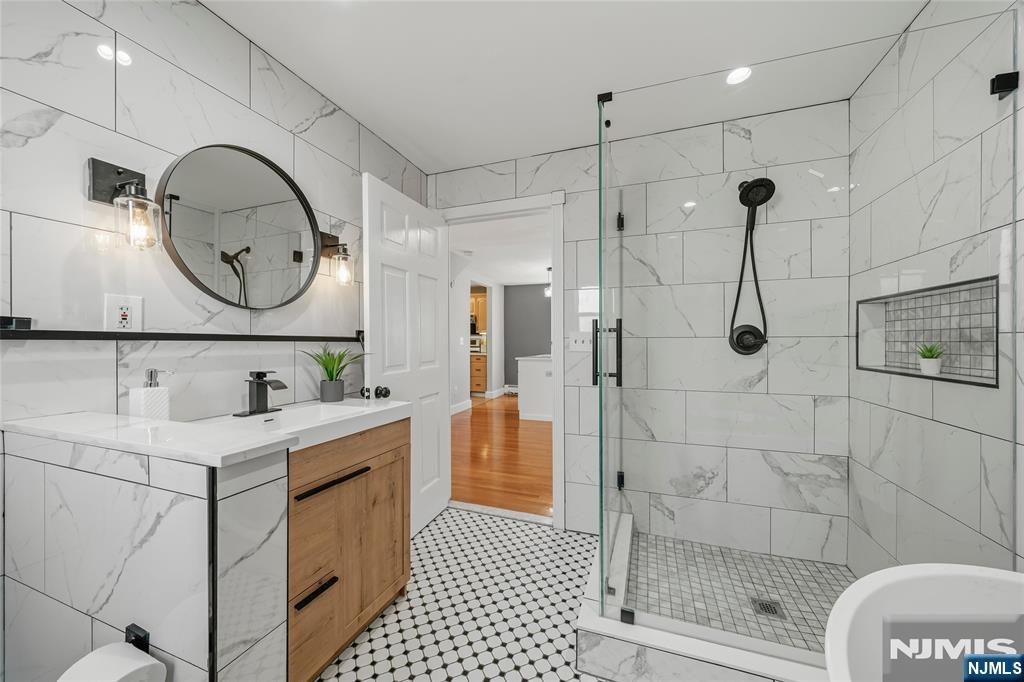 102 Sherwood Avenue Property Photo 24