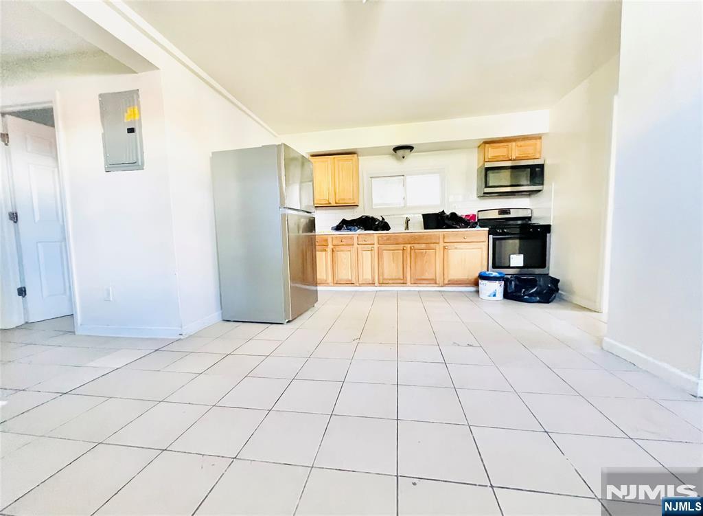 718 13th Street 1 Property Photo 3