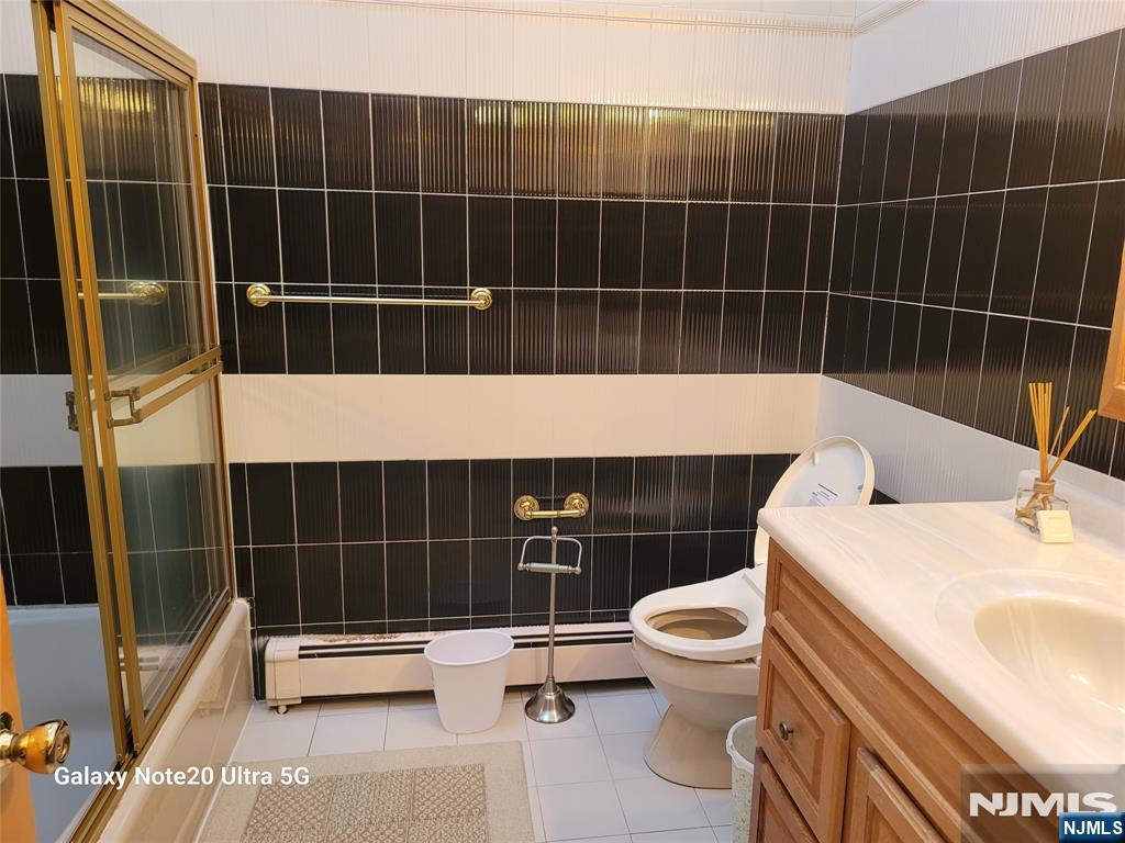 330 12th Street B Property Photo 6