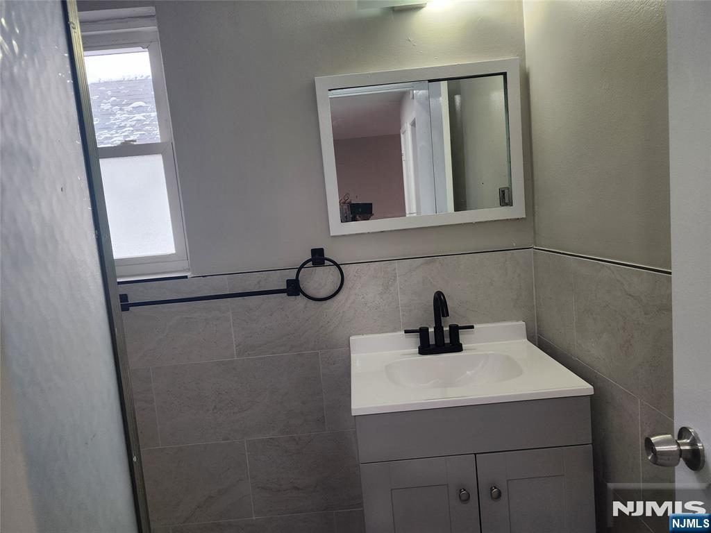 65 E Main Street 24 Property Photo 8