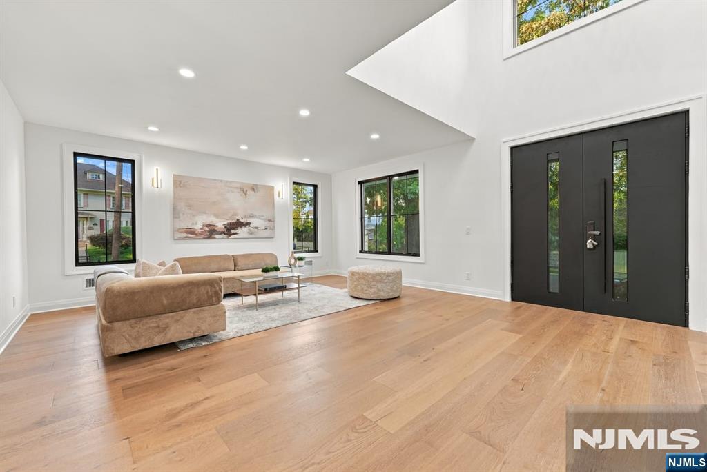 785 Summit Avenue Property Photo 11