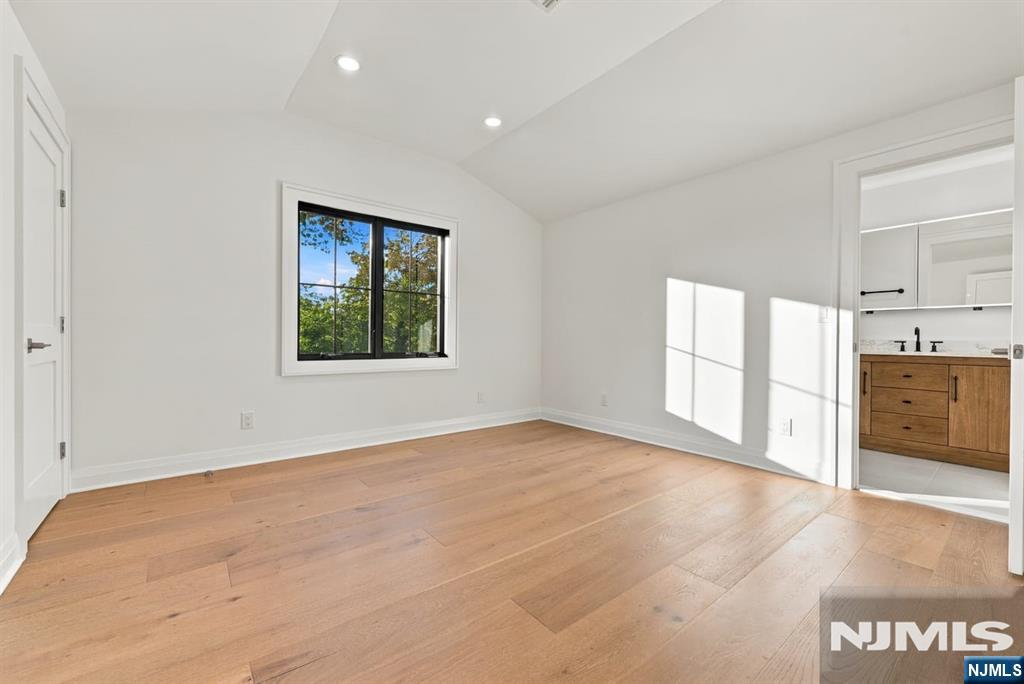 785 Summit Avenue Property Photo 27