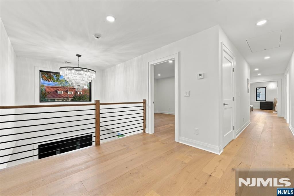 785 Summit Avenue Property Photo 28