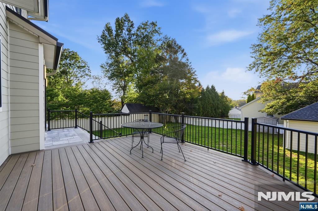 785 Summit Avenue Property Photo 32