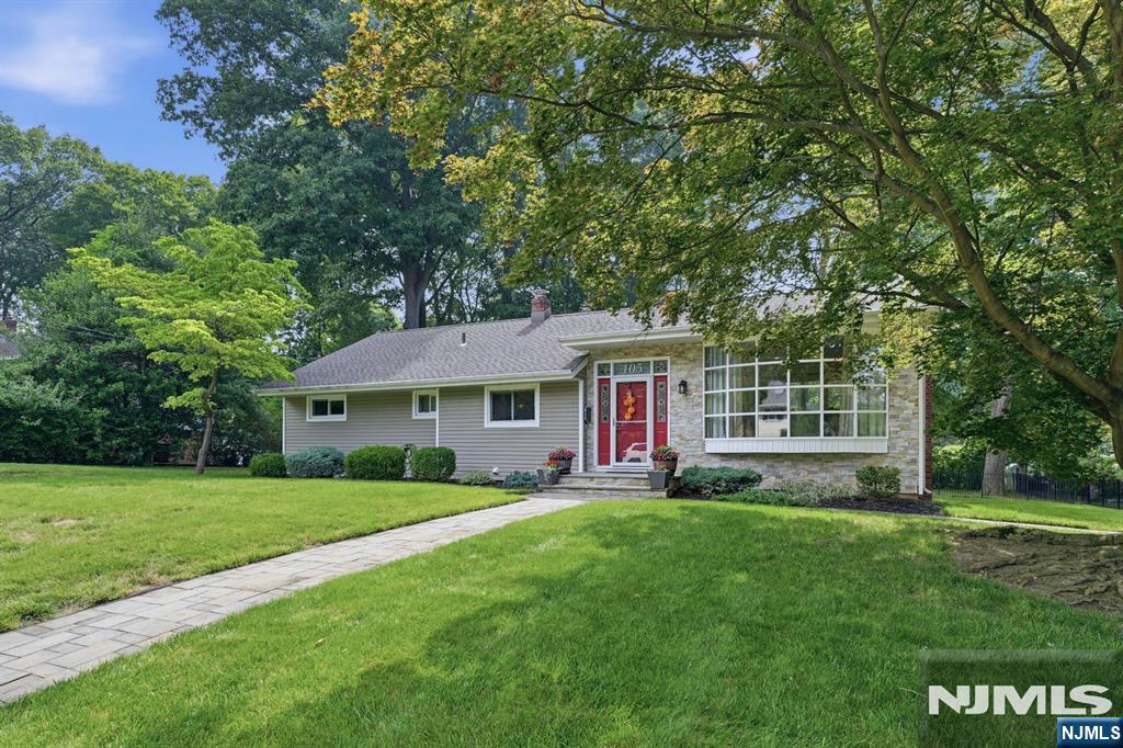 105 Winthrop Road Property Photo 3