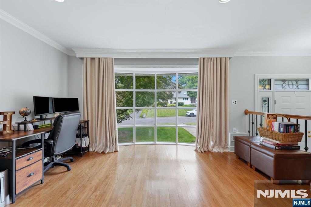 105 Winthrop Road Property Photo 8