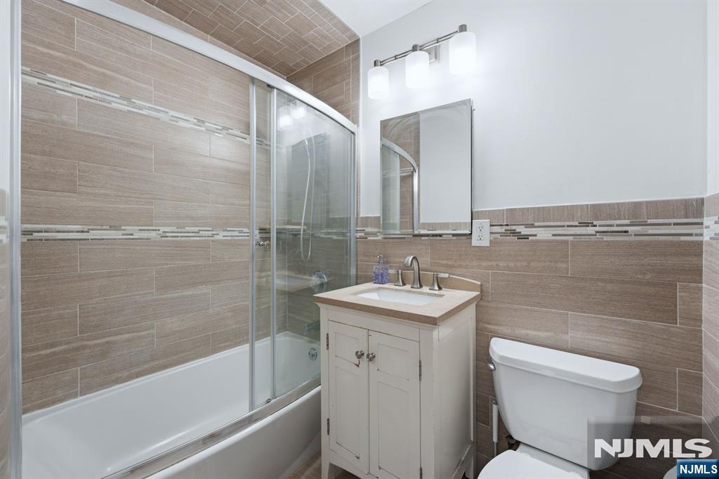 105 Winthrop Road Property Photo 24