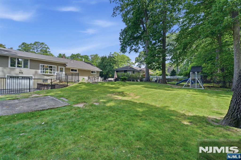 105 Winthrop Road Property Photo 30