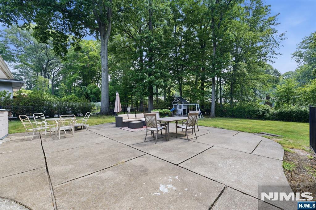 105 Winthrop Road Property Photo 31
