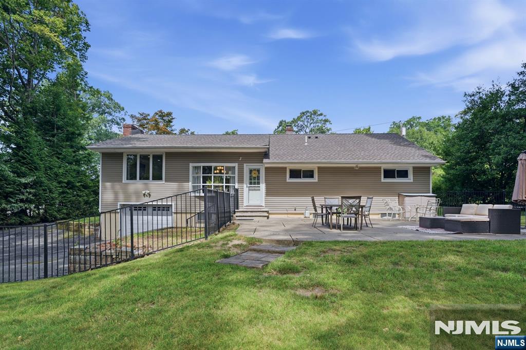 105 Winthrop Road Property Photo 32