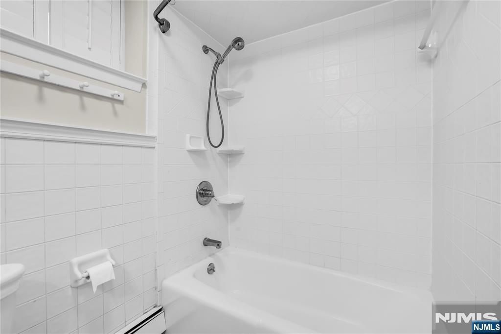 30 The Crescent C0007 Property Photo 17