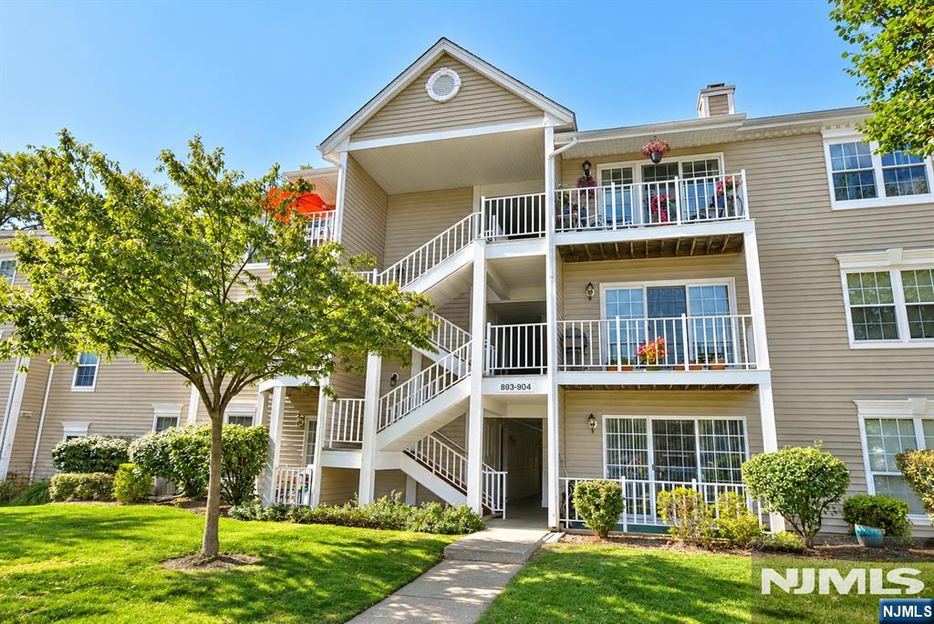 898 Tuliptree Court Property Photo 1