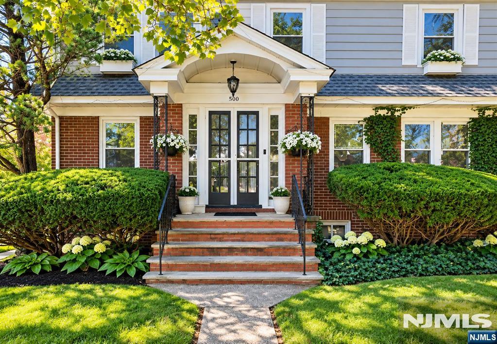 500 Maple Avenue Property Photo 1