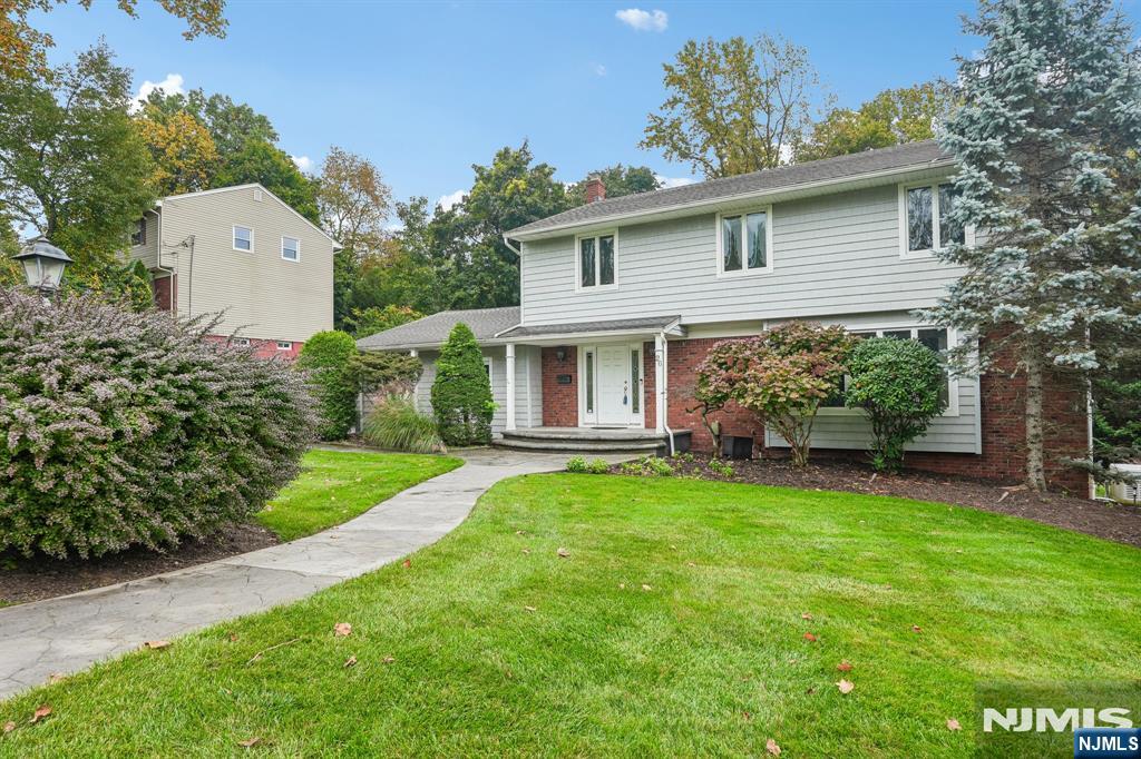 26 Almroth Drive Property Photo 2