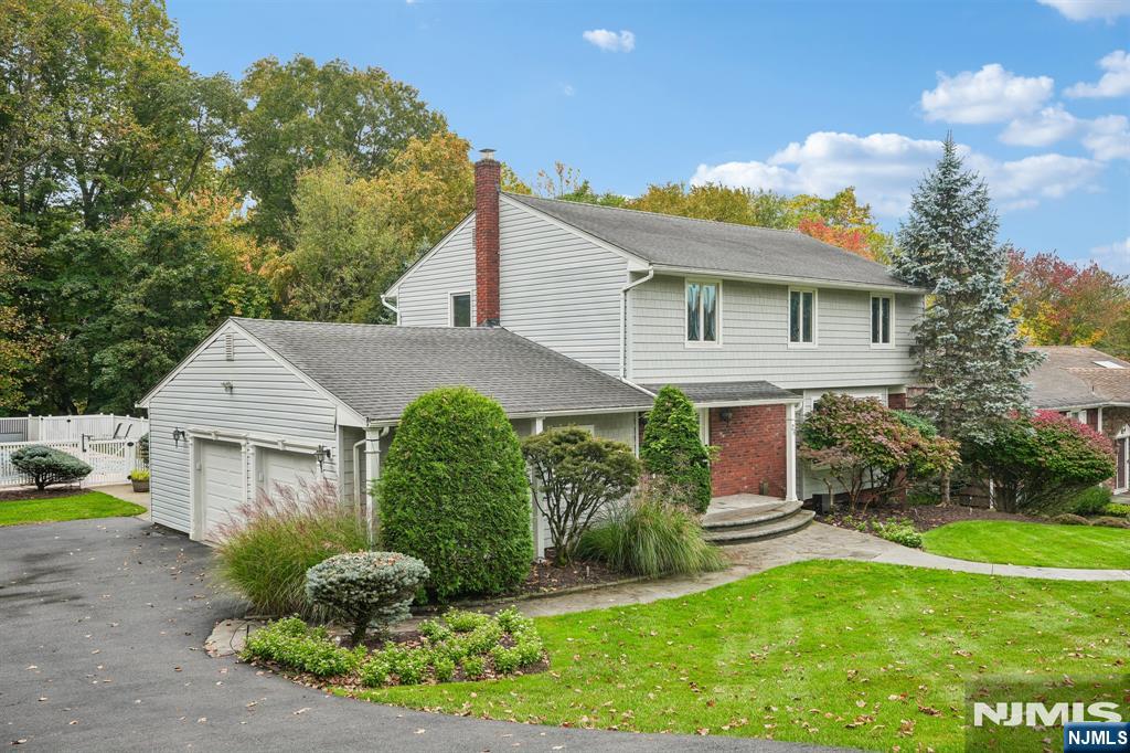 26 Almroth Drive Property Photo 3