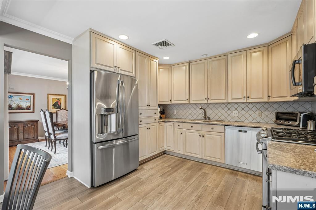 26 Almroth Drive Property Photo 12