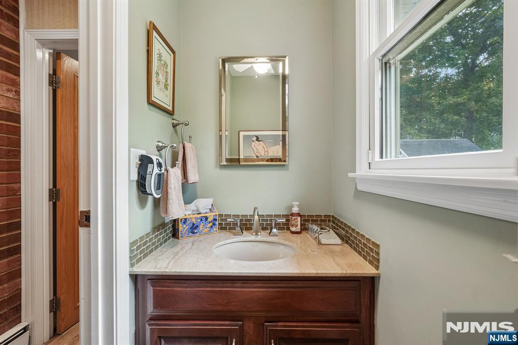26 Almroth Drive Property Photo 18