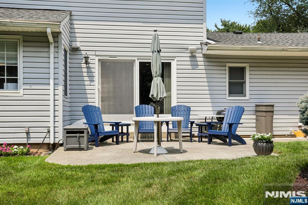 26 Almroth Drive Property Photo 30