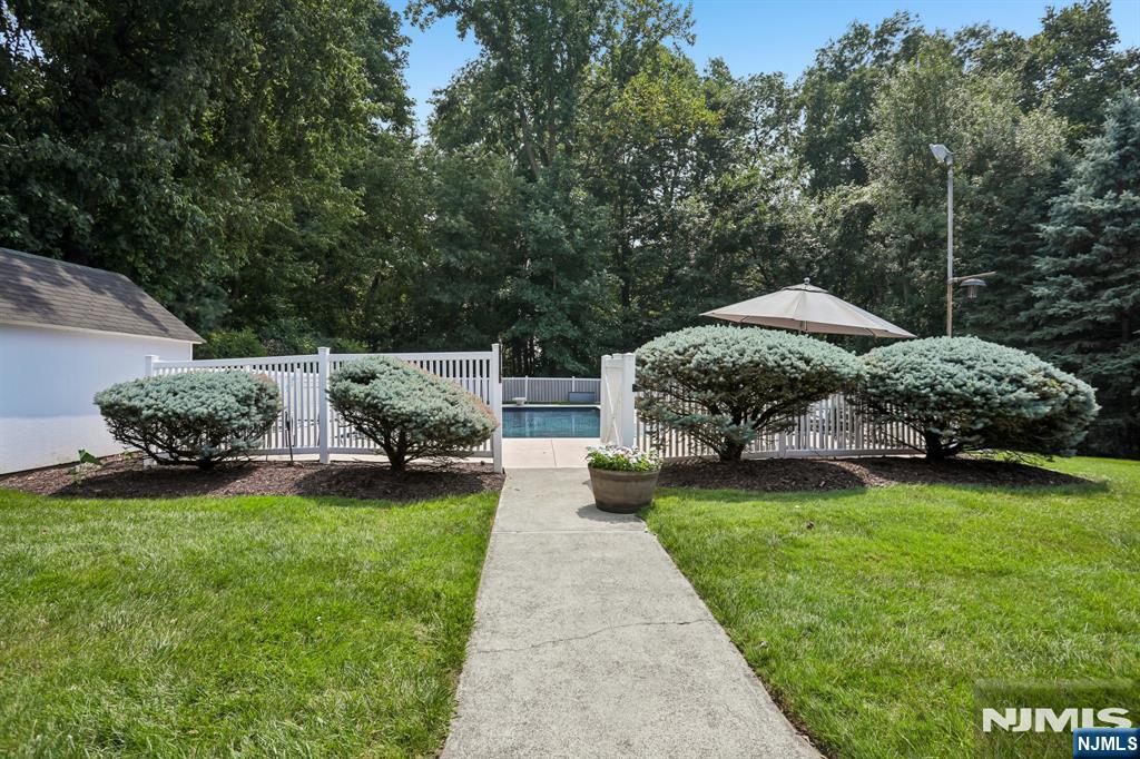 26 Almroth Drive Property Photo 32